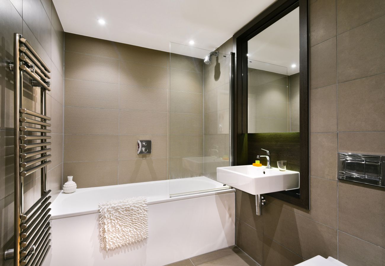 Apartment in London - Madison Hill - Clapham South 1 - Two bedroom flat 