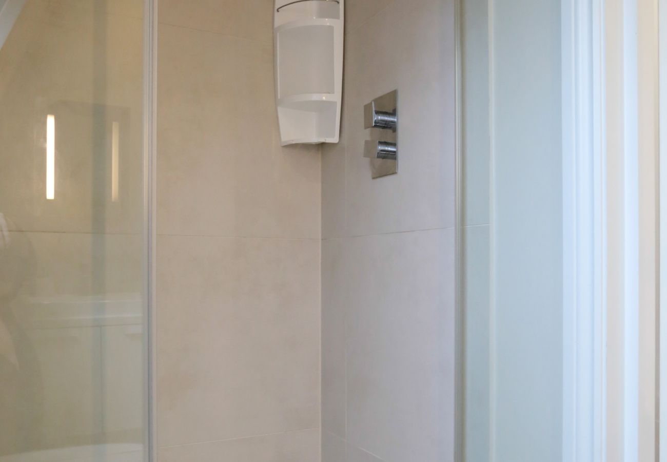 Apartment in London - Madison Hill - White Hill House 5 - 3 bedroom flat 