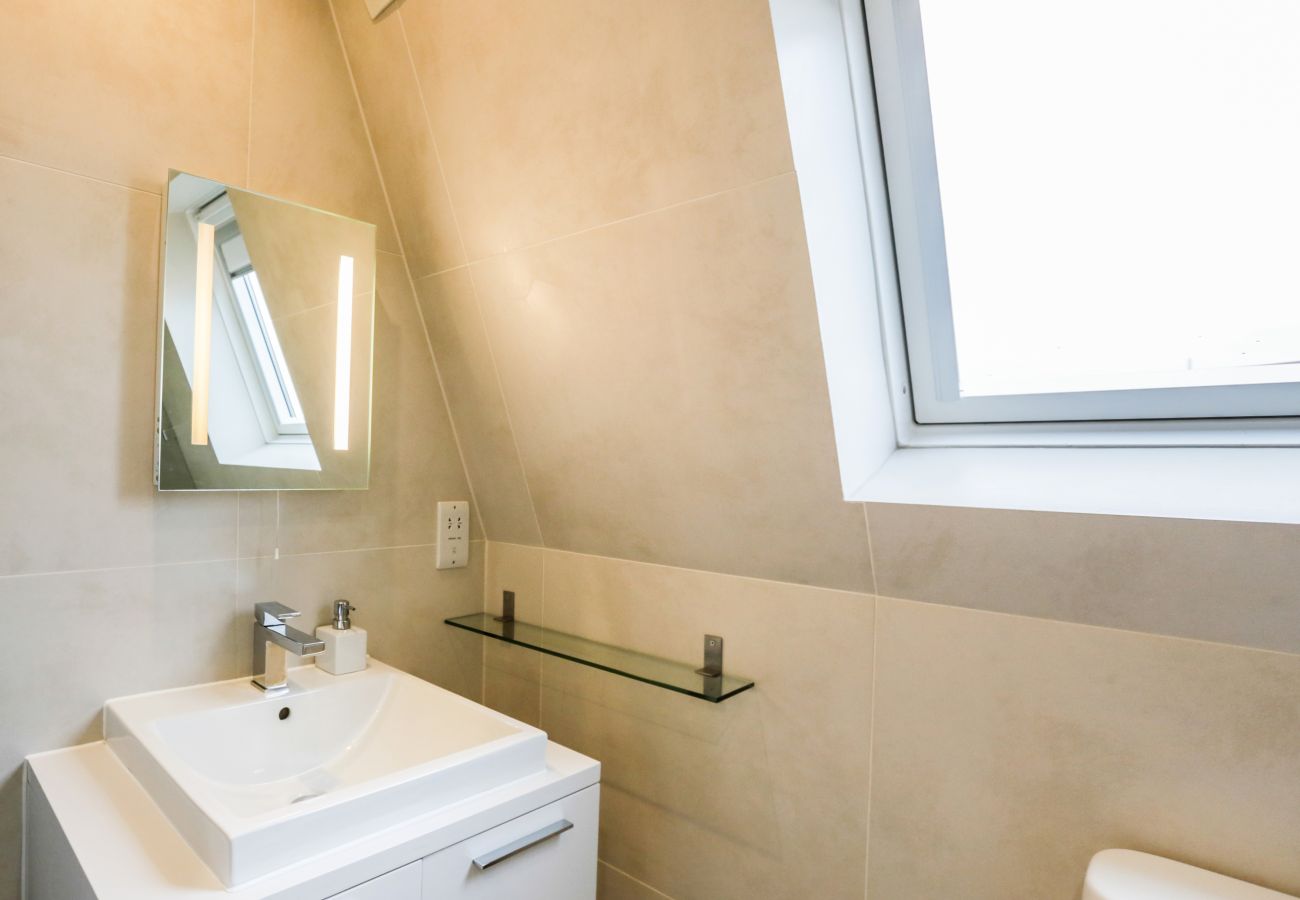 Apartment in London - Madison Hill - White Hill House 5 - 3 bedroom flat 