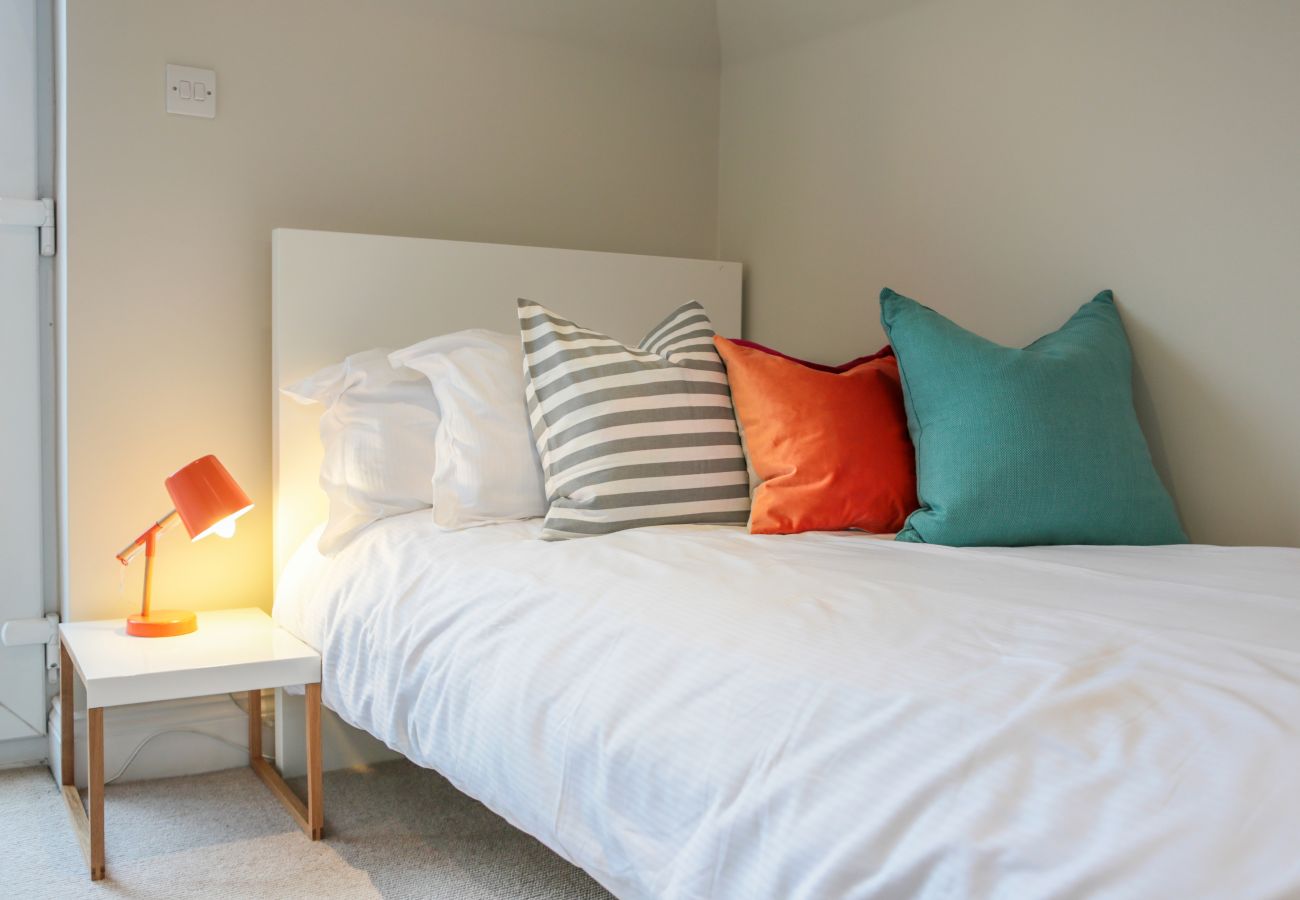 Apartment in London - Madison Hill - White Hill House 5 - 3 bedroom flat 