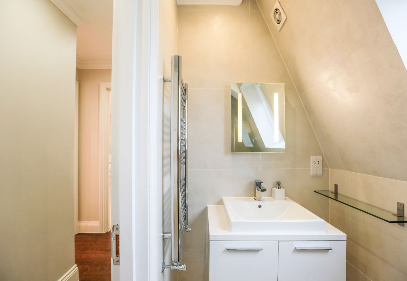 Apartment in London - Madison Hill - White Hill House 5 - 3 bedroom flat 