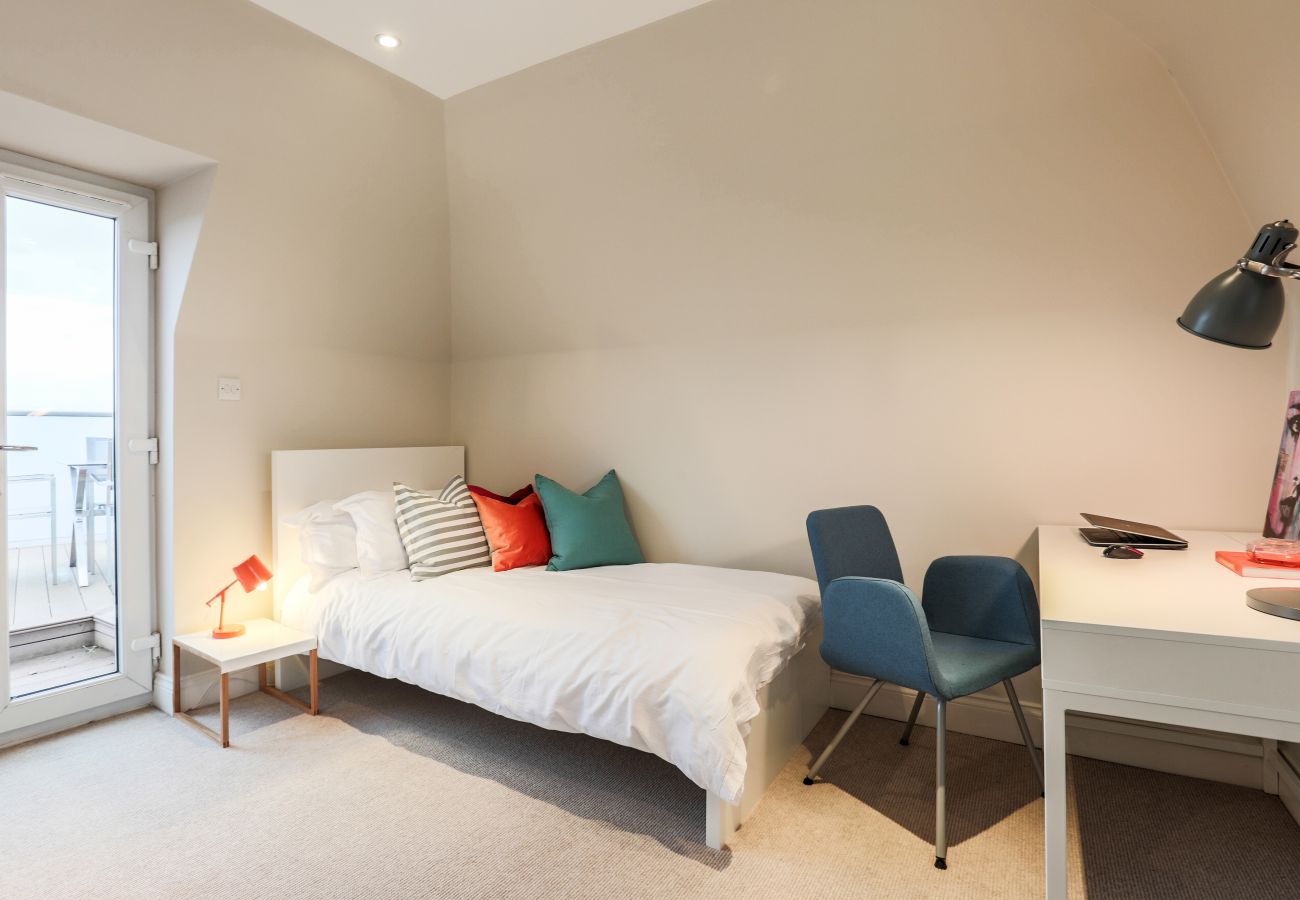 Apartment in London - Madison Hill - White Hill House 5 - 3 bedroom flat 