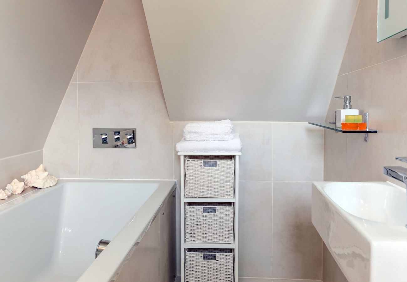 Apartment in London - Madison Hill - White Hill House 5 - 3 bedroom flat 