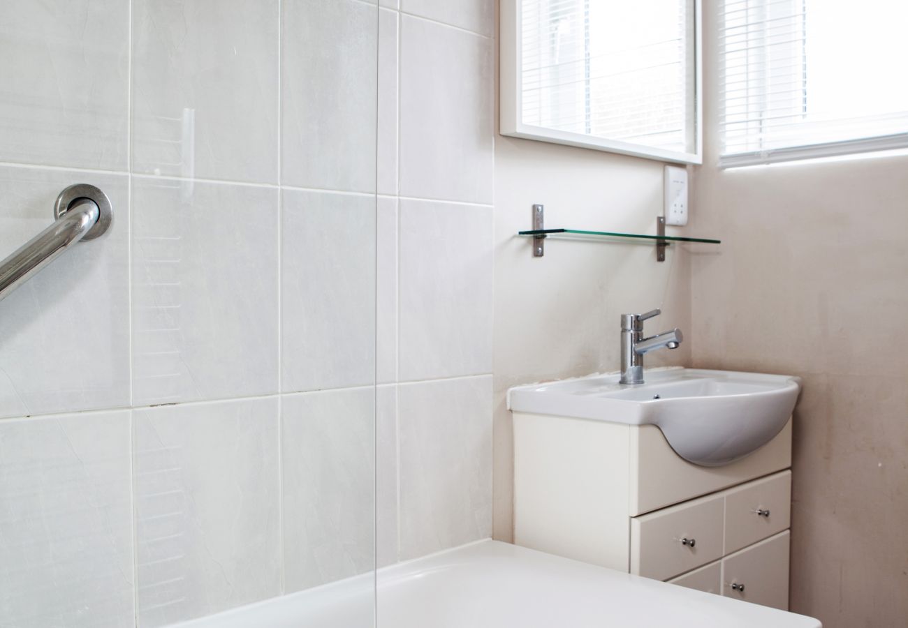 Apartment in London - Madison Hill - Bedford Hill 1 - One bedroom flat 