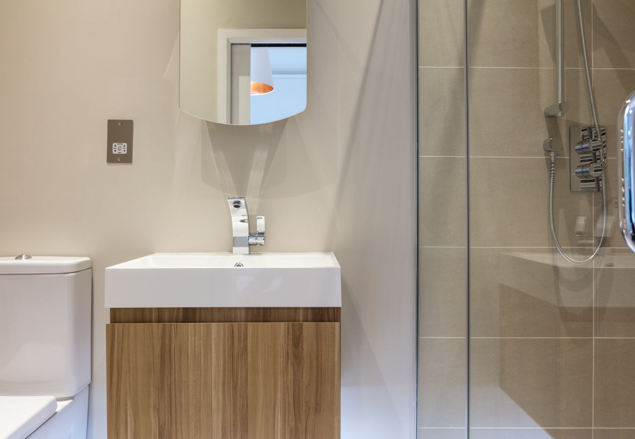 Apartment in London - Madison Hill - Byrne Garden 1 - 2 Bed Flat
